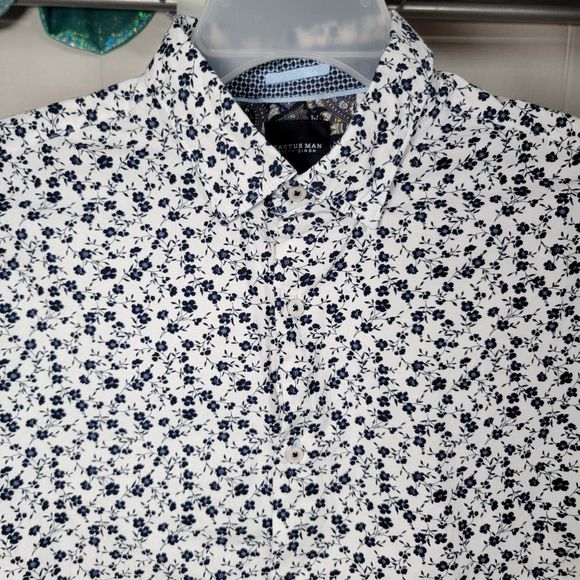 Cactus Man Ricky Singh SS Full Button White w/ Blue Flowers - Size Large - Picture 1 of 4